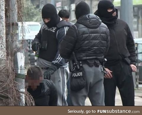 Bulgarian Adidas special forces unite catch a suspected Nike dealer. (2018)