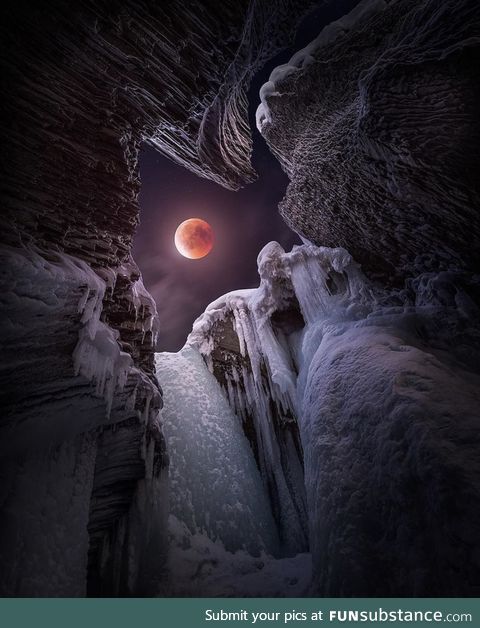 Breathtaking super blood moon