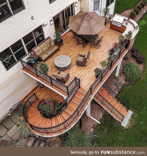 What do you think of this beautiful and spacious deck?
