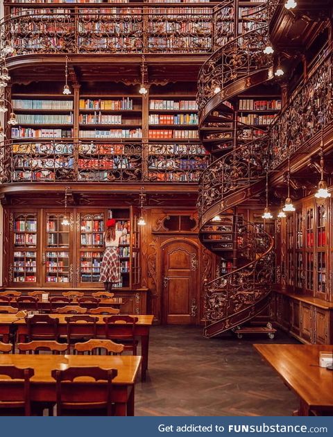 This beautiful library in M&uuml;Nchen