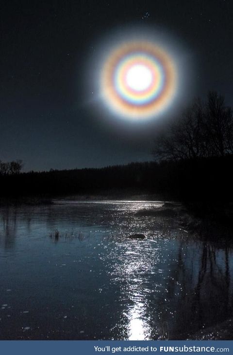 Moon Corona while Waiting for the Aurora