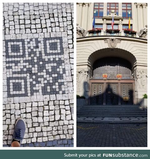 Some Prague city worker figured out how to troll tourists IRL