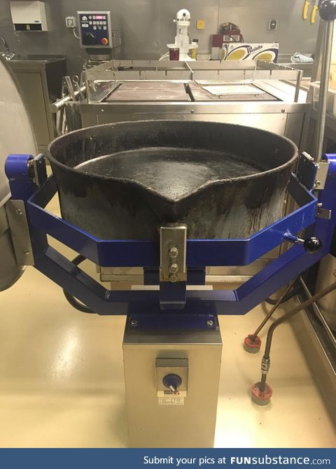 5000w electric cast iron griddle mounted on a gyroscope to stay level while cooking at