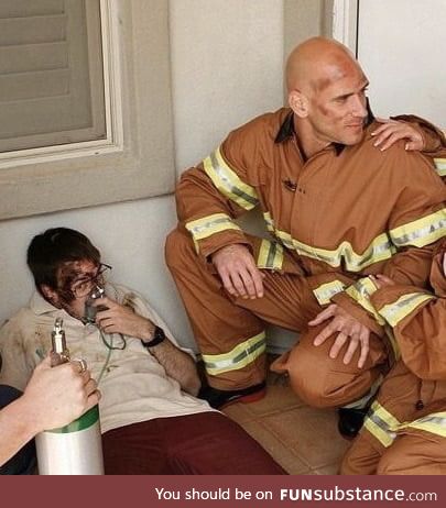 Let's take a moment to thank this brave Australian firefighter tending to a