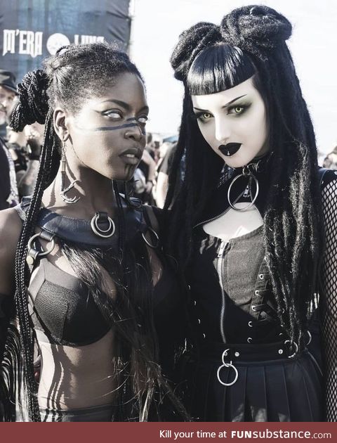 Daily Dose of Goth Girls #2: theresafractale & obsidiankerttu (IG)