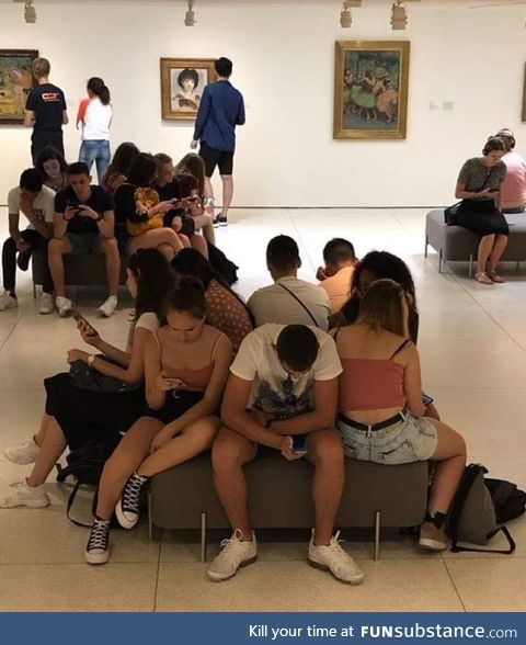 Three idiots went to an art gallery without their smartphones