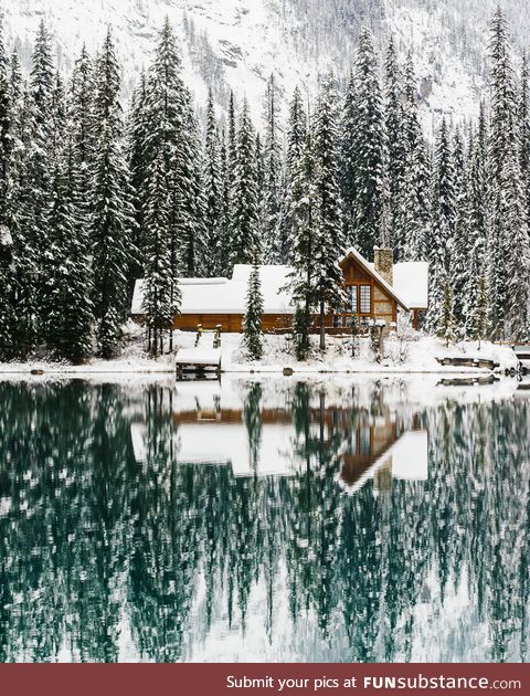 A log cabin in lake Canada- pic by Stevin Tuchiwsky