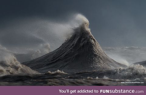 Lake Erie waves looking like mountains (Credit: Dave Sanford)