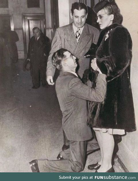 Man begs for her forgiveness outside divorce court, circa 1942