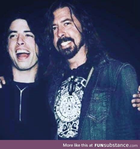 Rare photo of Nirvana drummer and Foo Fighters lead singeguitarist hanging out