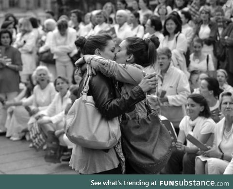 Lesbian couple kisses in front of a far-right Christian anti-gay protest in France.﻿