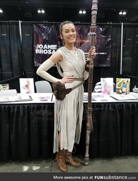 Awesome Rey cosplay (Star Wars)