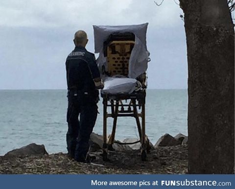 Paramedics grant elderly woman’s last wish to see the beach