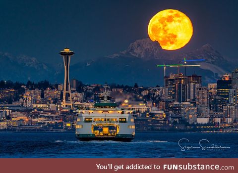 Today’s Fullmoon rising over Seattle
