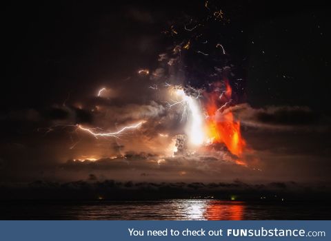 Volcanic lightning above Calbuco volcano, Chile is both beautiful & terrifying