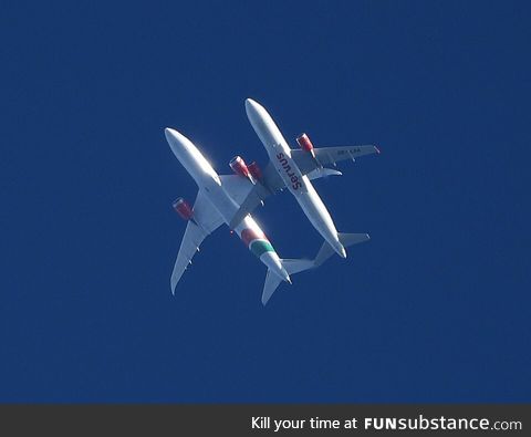 Incredible timing. Kenya 787 (38000 ft) with Austrian A 320 (29000 ft) By George Beneš