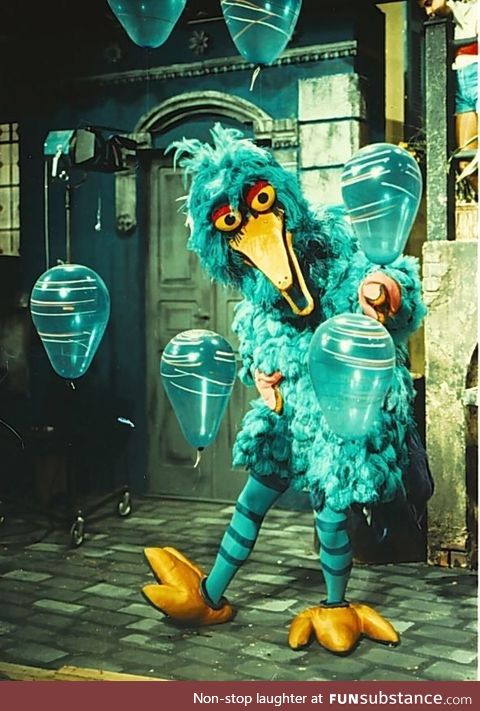 This is what Big Bird looks like in Brazil, on the programme Vila Sésamo