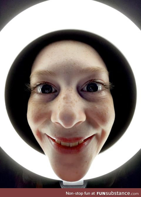 My daughter got a ring light for Christmas. Are we using it right?