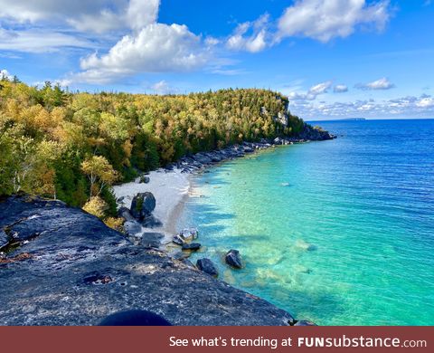 The views from the limestone cliffs of the Bruce Peninsula (Ontario Canada)