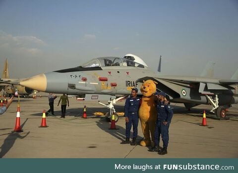 President Xi Jinping visits Iranian Air Force pilots, 2015