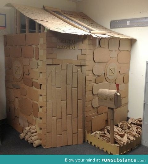 An office worker decided to spruce up his area