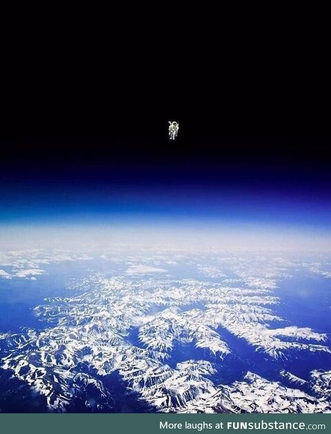 Insane picture of astronaut Bruce McCandless II, the first person to conduct an
