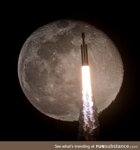 Falcon Heavy transiting the moon (USSF-52)