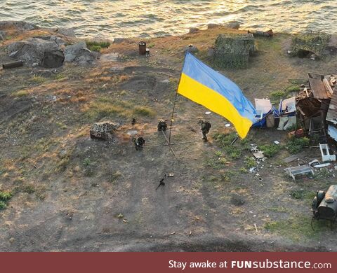 The Ukrainian Flag is once again flying over Snake Island. Slava Ukraini!