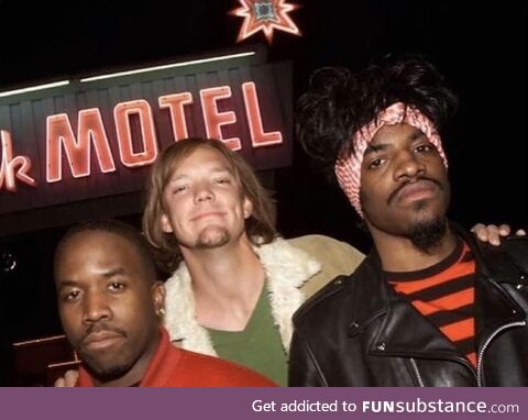 Shaggy hanging with OutKast (2002)