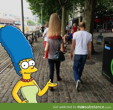 Marge's blonde sister