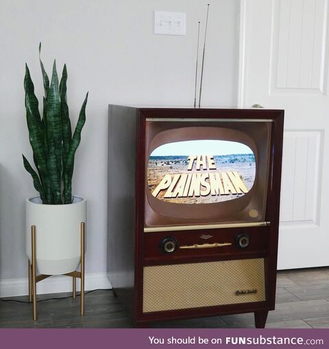 I restored and updated this broken 1950s TV with a smart TV