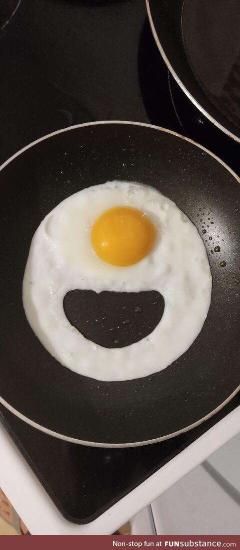 My fried egg turned out to be a smiling ciclope