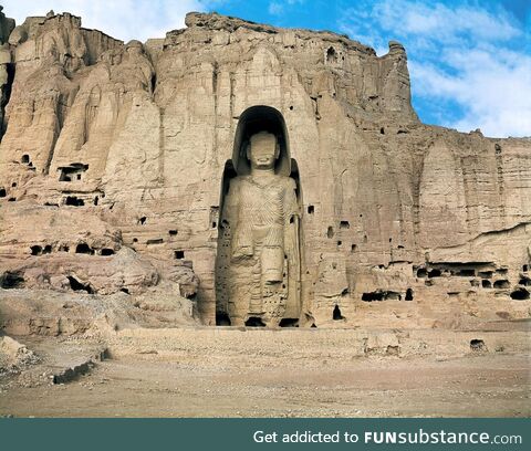 One of the Buddhas of Bamiyan before being destroyed by the Taliban in 2001