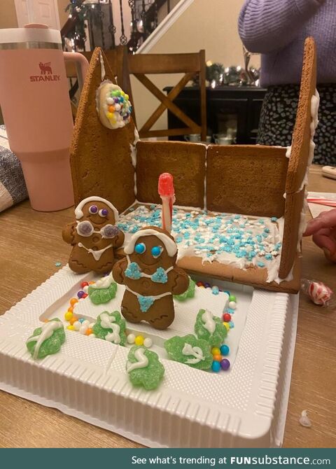 My gf's gingerbread house