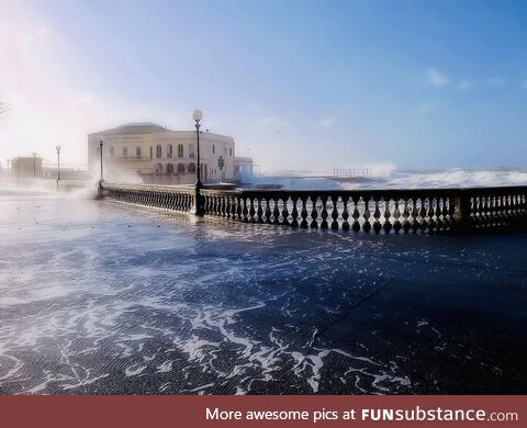 (OC) Sun, wind and sea storm in my city