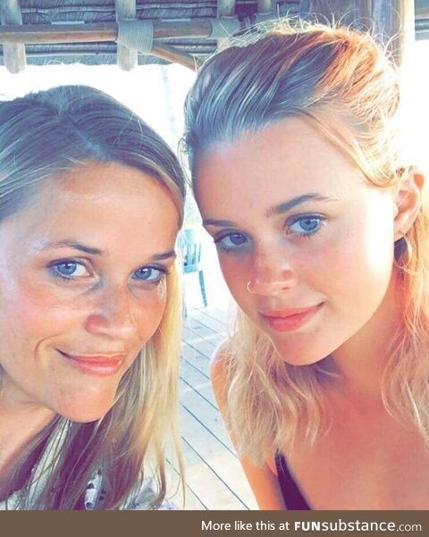 Reese Witherspoon's daughter looks like her clone