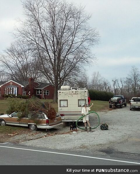 Cousin Eddie drains the RV septic system Christmas decorations... Classic