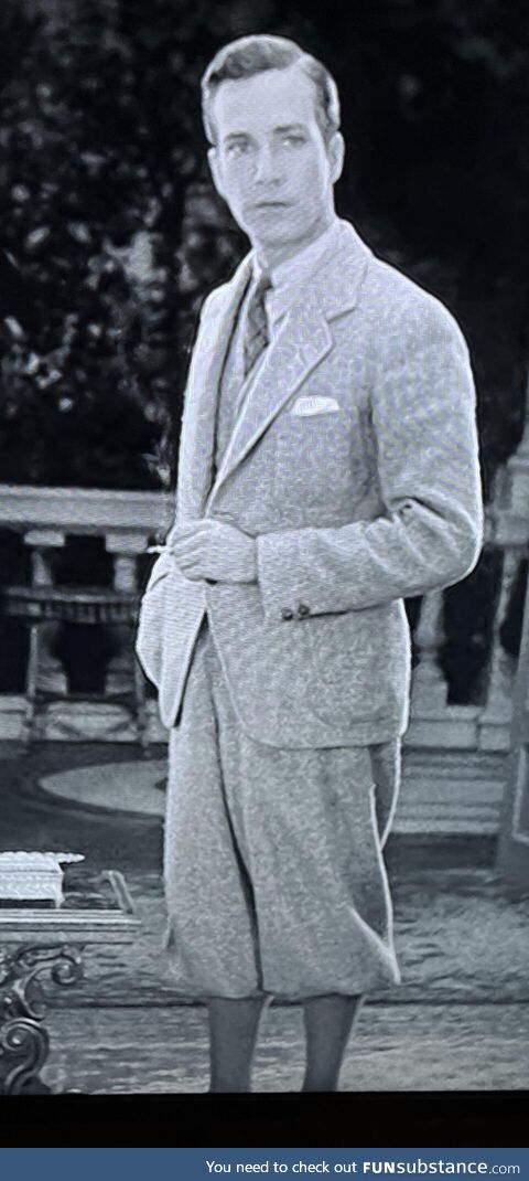 Dracula 1931 What is this guy’s suit called?