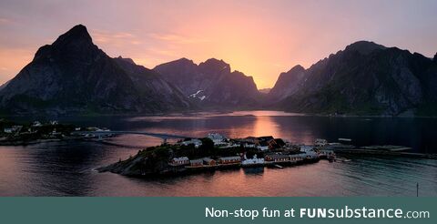 [OC] The midnight sun in the Lofoten Islands, Norway. (12:42 am)