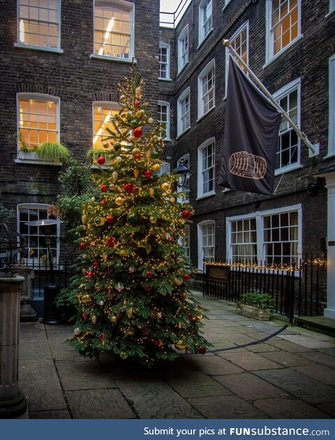 It's Christmas around every London corner - St. James's street