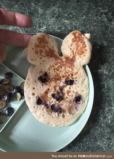 Tried to make my daughter a Mickey Mouse pancake, instead I created nightmare fuel