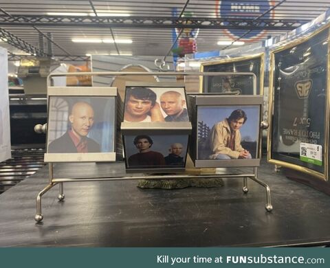 Came across this neat Smallville photo display today