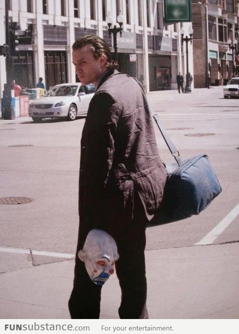 Rare Behind The Scenes Picture Of Heath Ledger