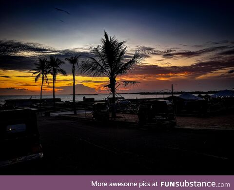 [OC] Galle face beach from the road next to it