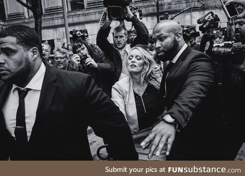 Stormy Daniels arriving at the courthouse