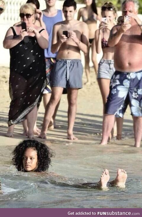 Rihanna on Vacation, 2013