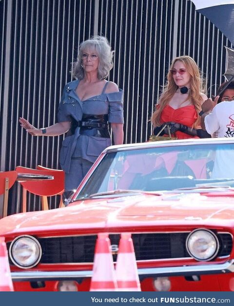 Jamie Lee Curtis and Lindsay Lohan on the set of Freakier Friday