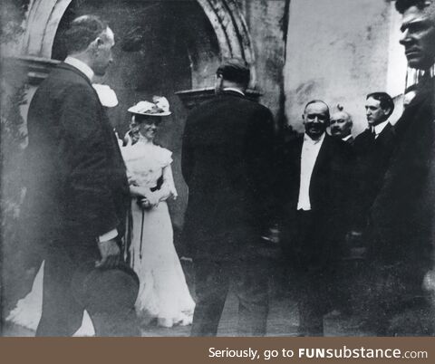 President McKinley greeting well wishers moments before getting shot, September 6, 1901