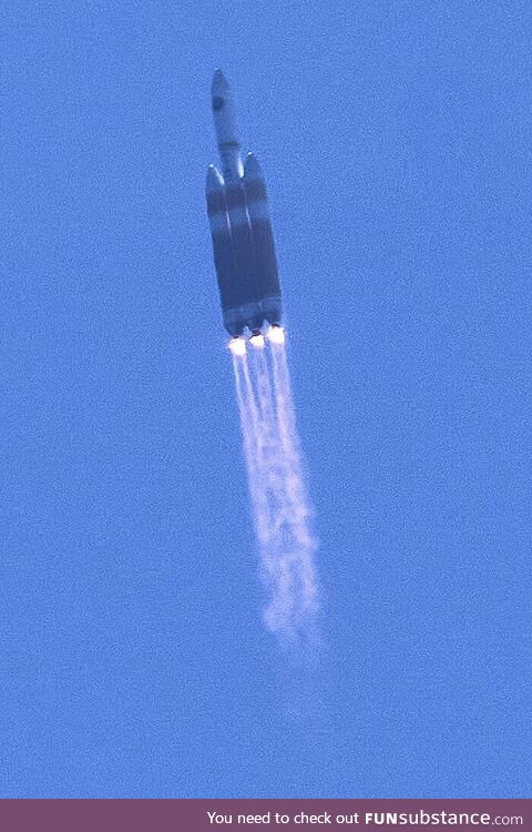 Delta IV Heavy rocket launches from Vandenberg