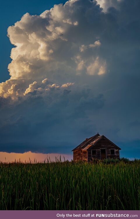 Abandoned in the Plains [OC]